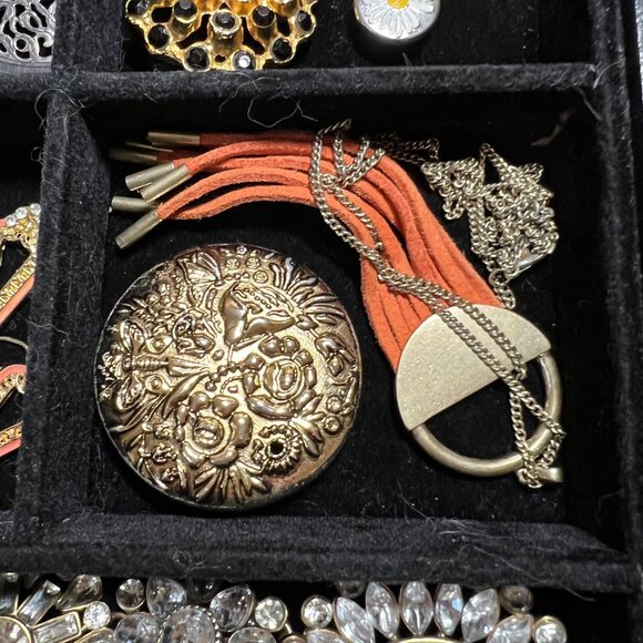 Broken Jewelry Lot and Beads for Crafts Parts - Picture 9 of 13